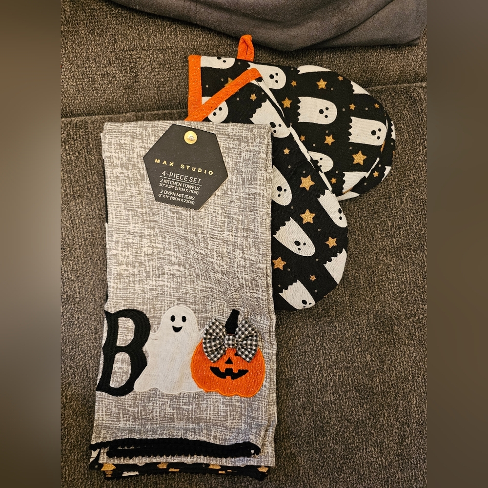 Kitchen Towels and Oven Mitts